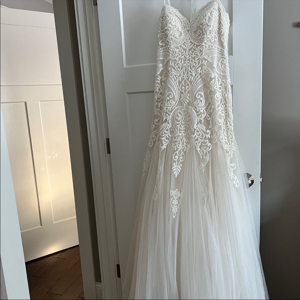 Strapless fit&flare wedding dress - Picture 3 of 4